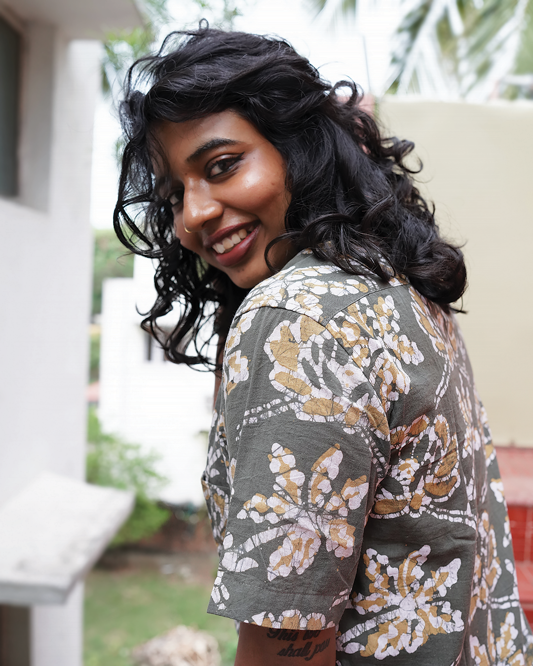 BATIK OLIVE GREEN BIG FLORAL SHIRT